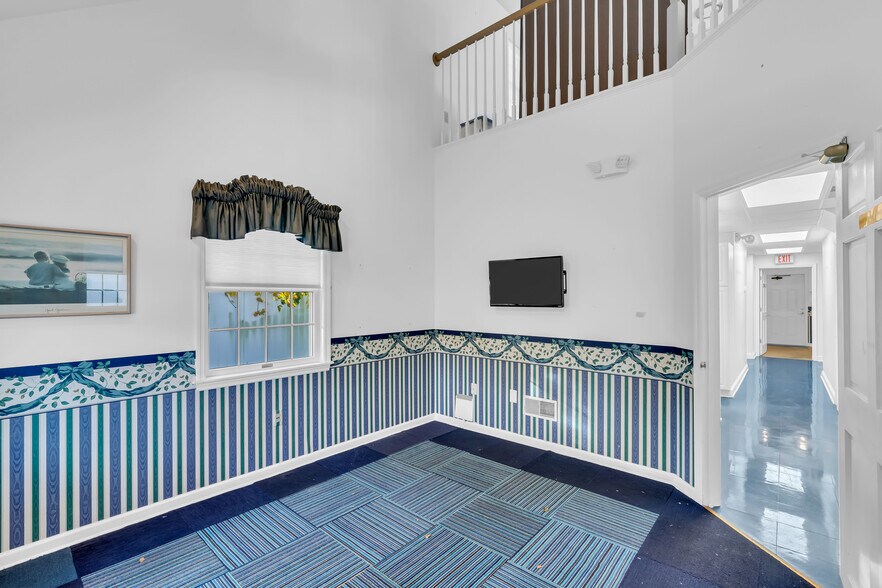 More Photos Of 613 Warren Ave, Spring Lake Office For Sale