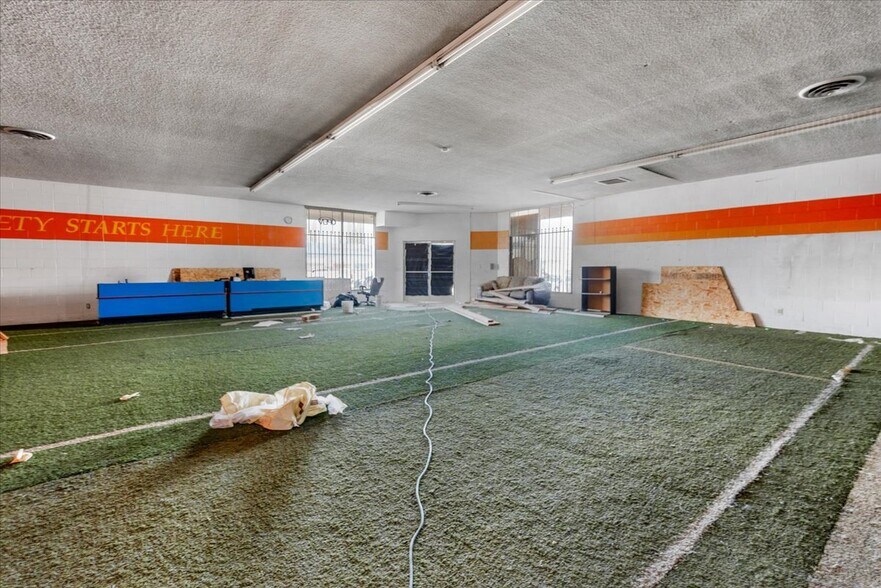 More Photos Of 426 N Blackstone Ave, Fresno Storefront For Sale