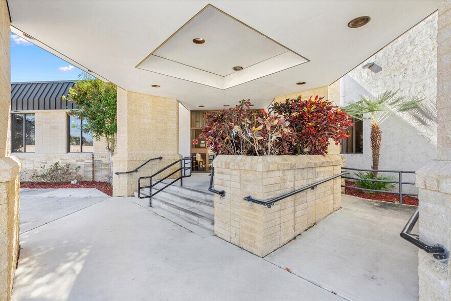 More Photos Of 1825 St Johns Ave, Palatka Office For Sale