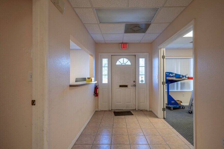 More Photos Of 610 Charlotte St, Punta Gorda Light Manufacturing For Sale