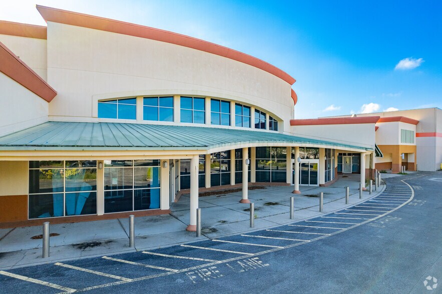 More Photos Of 17605 Bruce B Downs Blvd, Tampa Supermarket For Lease
