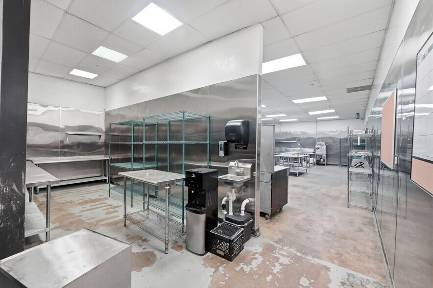 More Photos Of 3425 Sinclair Ln, Baltimore Warehouse For Sale