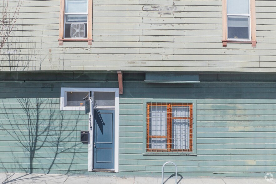 More Photos Of 1624 Peralta St, Oakland Apartments For Lease