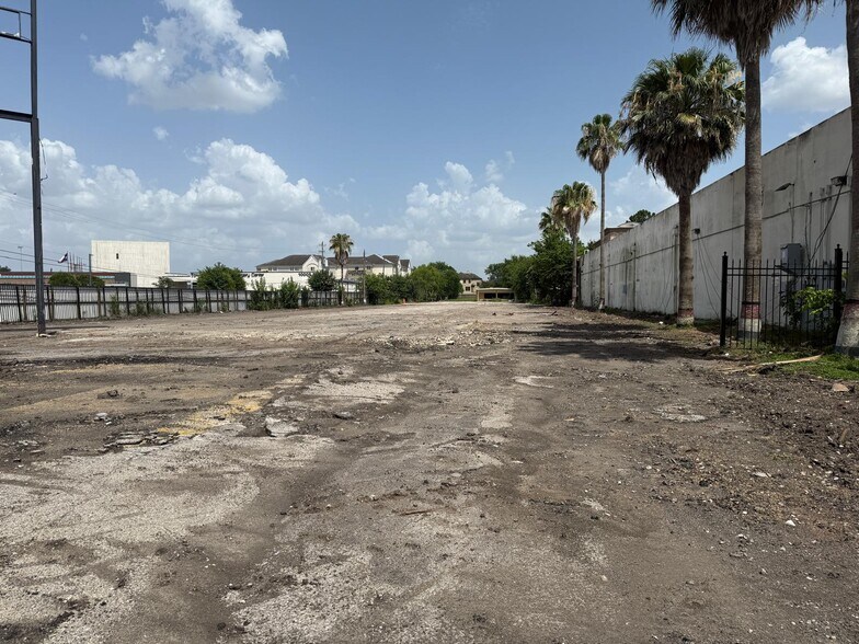 More Photos Of 10015 Main St, Houston Land For Sale