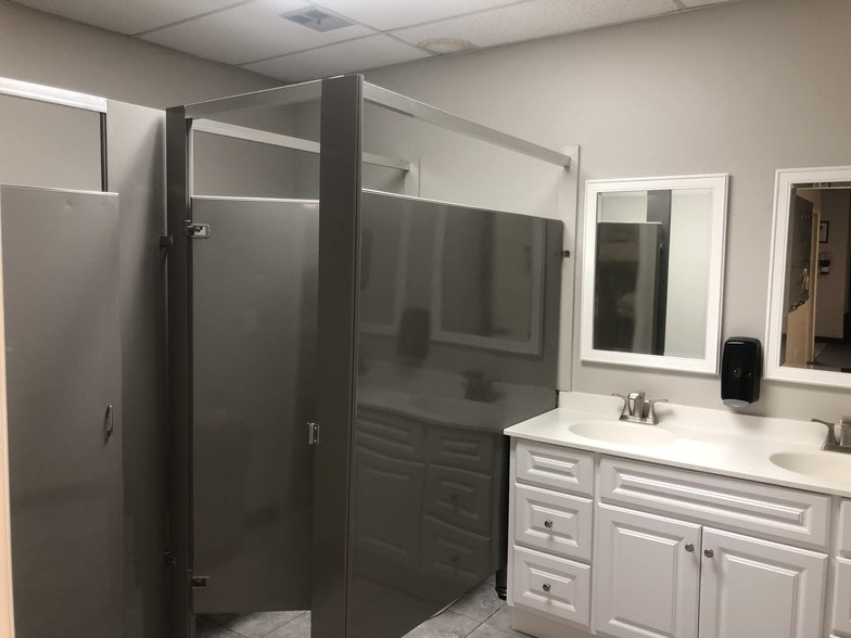 More Photos Of 13555 Automobile Blvd, Clearwater Medical For Lease