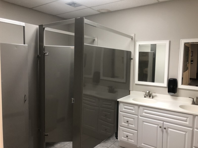 More Photos Of 13555 Automobile Blvd, Clearwater Medical For Lease