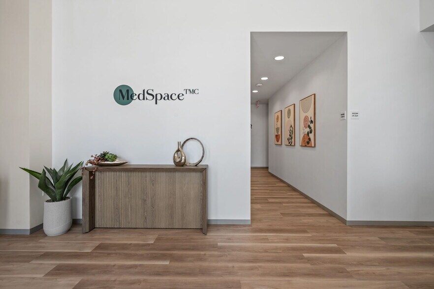 More Photos Of 6909 Grand Blvd, Houston Medical For Lease