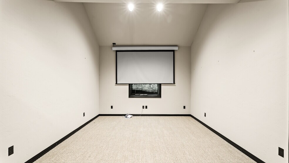 More Photos Of 14000 N Western Ave, Edmond Office For Sale