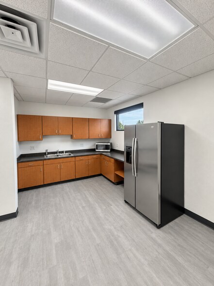 More Photos Of 310 Ohio St, Oshkosh Office For Sale