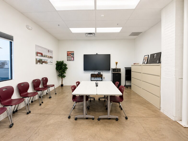 More Photos Of 1905 Mountain Rd NW, Albuquerque Schools For Lease