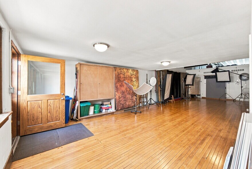 More Photos Of 121 E Bremer Ave, Waverly General Retail For Sale