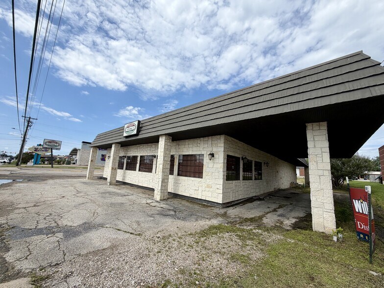 More Photos Of 6106 Wesley St, Greenville Restaurant For Sale