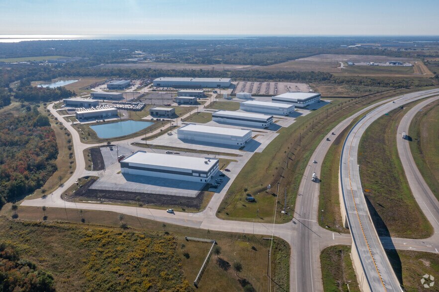 More Photos Of 8223 Parkside Ave, Baytown Warehouse For Lease