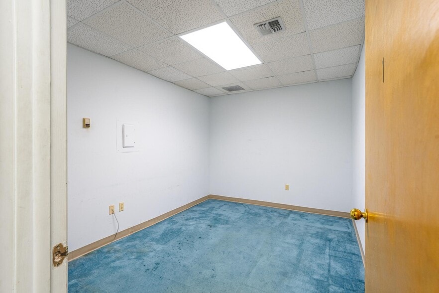 More Photos Of 7480 Fairway Dr, Miami Lakes Medical For Lease