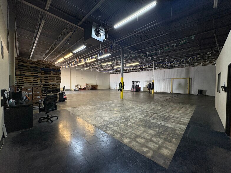 More Photos Of 3002-3014 Avenue E E, Arlington Light Manufacturing For Lease