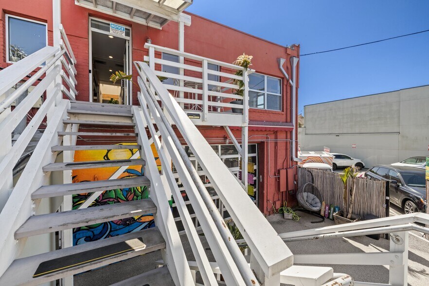 More Photos Of 513 Boccaccio Ave, Venice Office For Lease