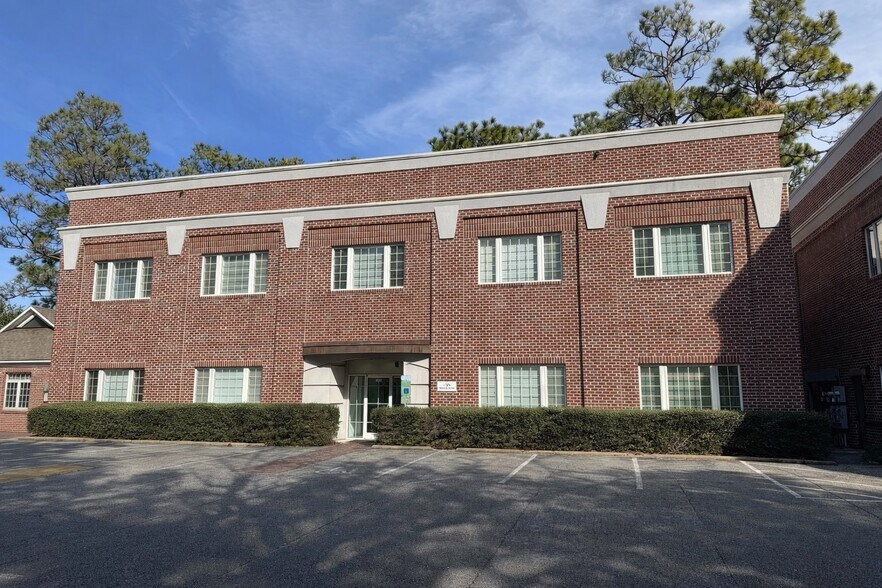 Primary Photo Of 430 Eastwood Rd, Wilmington Office For Sale