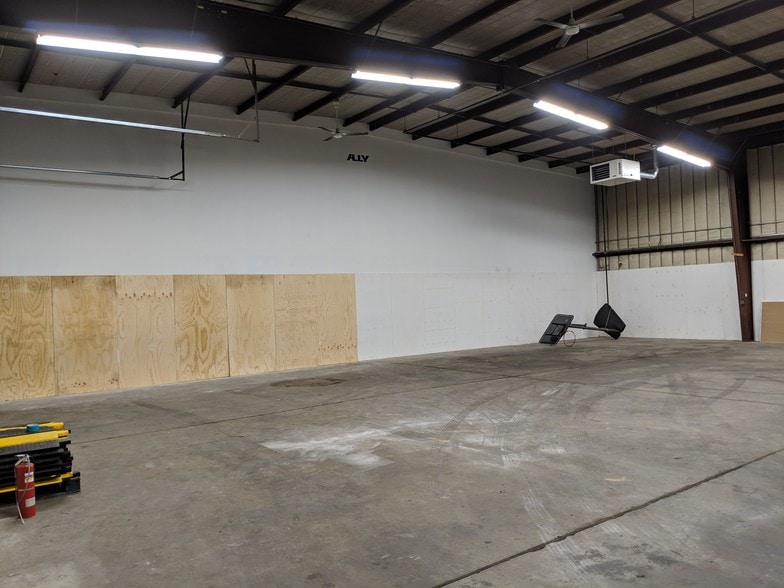More Photos Of 100 Pike Rd, Mount Laurel Warehouse For Lease