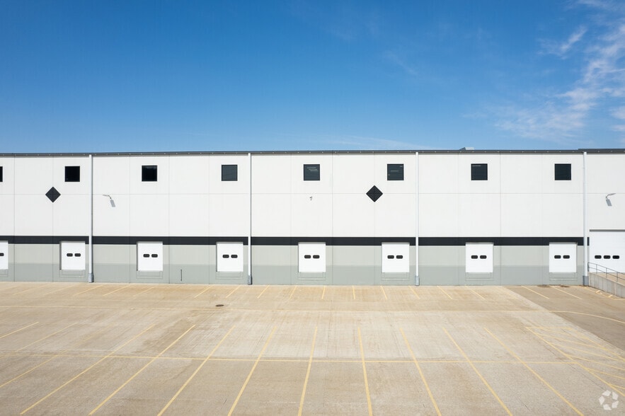 More Photos Of 10 Emery St, Bethlehem Distribution For Lease