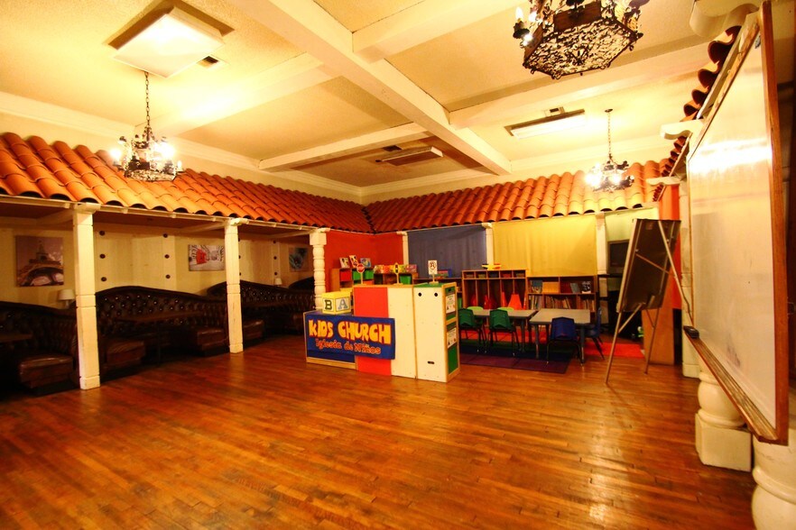 More Photos Of 120 E 25th St, Los Angeles Religious Facility For Lease