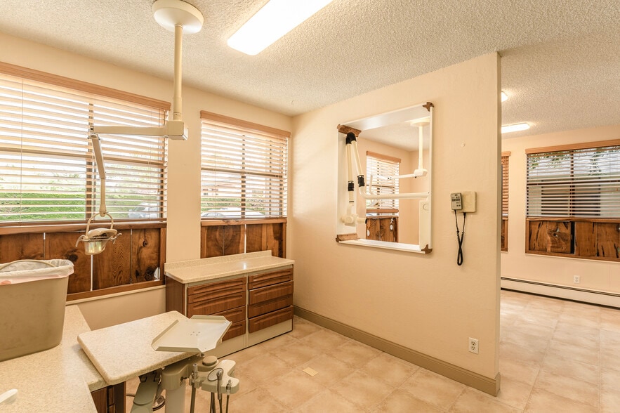 More Photos Of 26535 Carmel Rancho Blvd, Carmel Medical For Lease