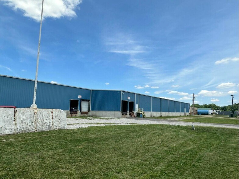 More Photos Of 1301 Industrial Park Rd, Mountain Grove Warehouse For Sale