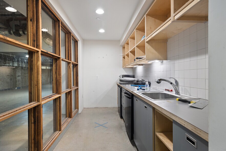 More Photos Of 37 Bridge St, Brooklyn Apartments For Lease