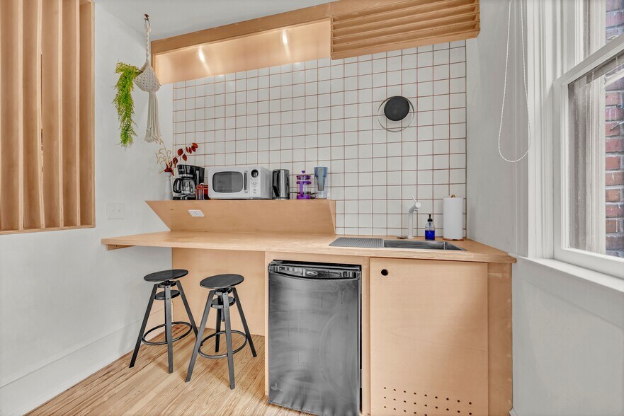 More Photos Of 118 S 4th St, Wilmington Hospitality For Sale