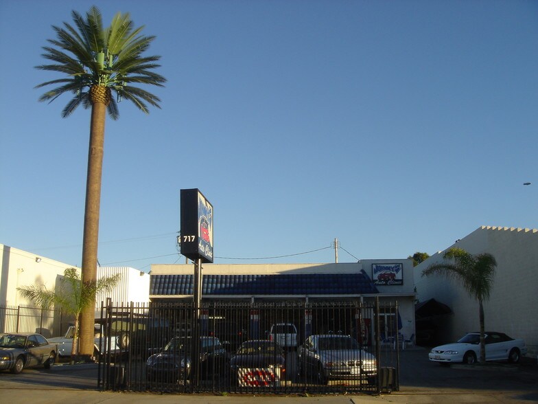 More Photos Of 717 Capitol Dr, San Pedro Auto Repair For Sale