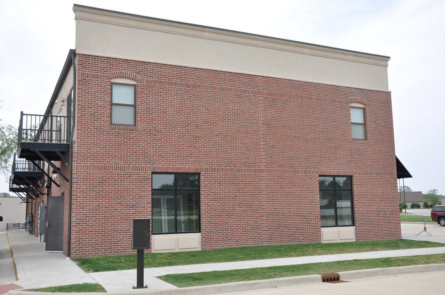 More Photos Of 1391 MT Zion Pky, Mount Zion General Retail For Sale