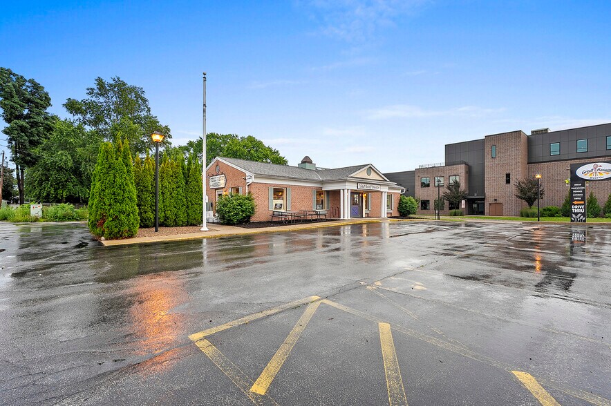 More Photos Of 802 George St, De Pere Freestanding For Sale