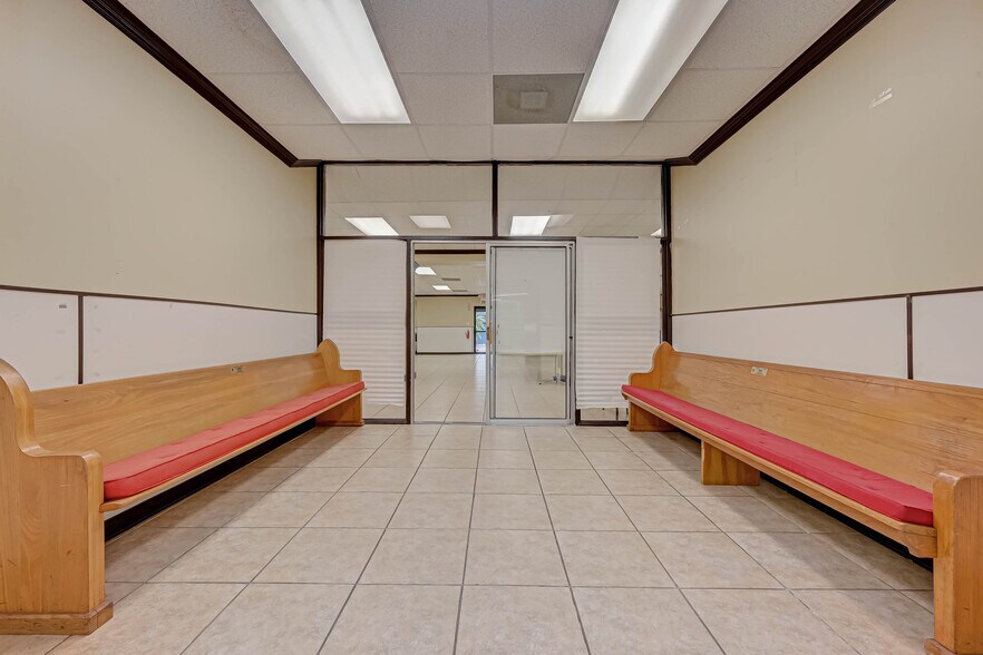 More Photos Of 3402 Amanda Ln, Houston Flex For Sale