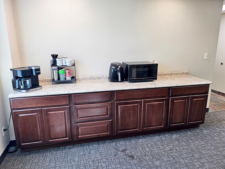 More Photos Of 1060 W Kansas Ave, Mcpherson Freestanding For Sale
