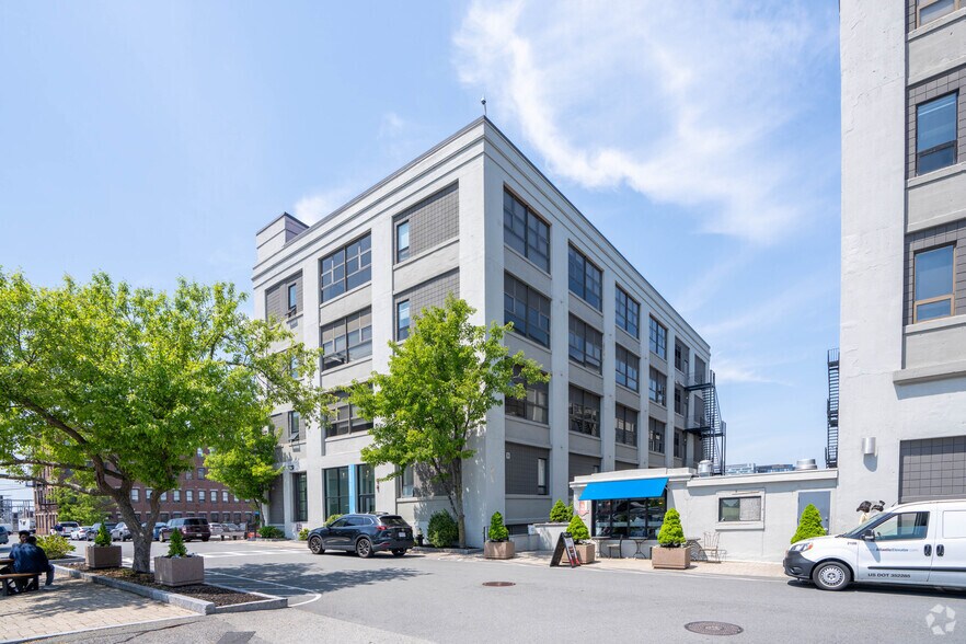 More Photos Of 15 Elkins St, South Boston Showroom For Lease