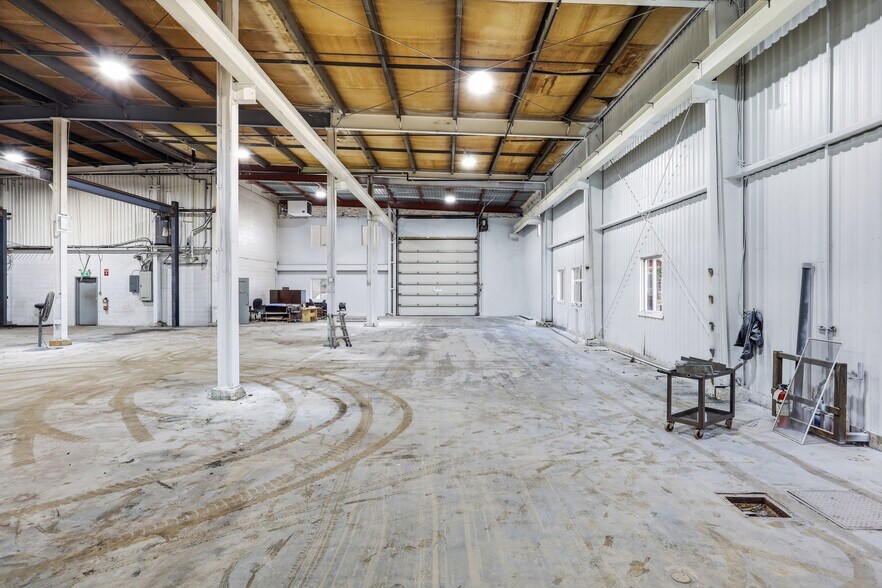 More Photos Of 375 Rue Saint-Louis, Saint-jean-sur-richelieu Industrial For Lease