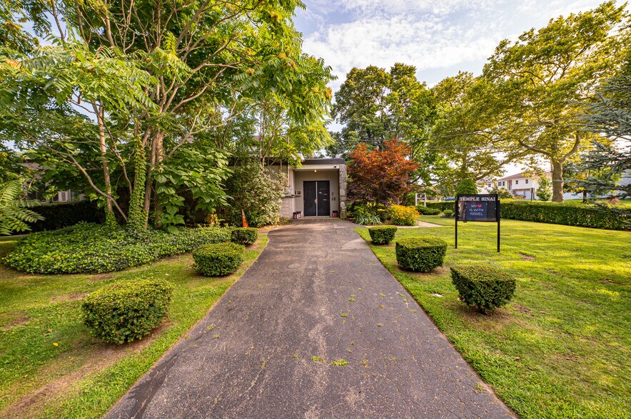 More Photos Of 270 Clocks Blvd, Massapequa Religious Facility For Sale