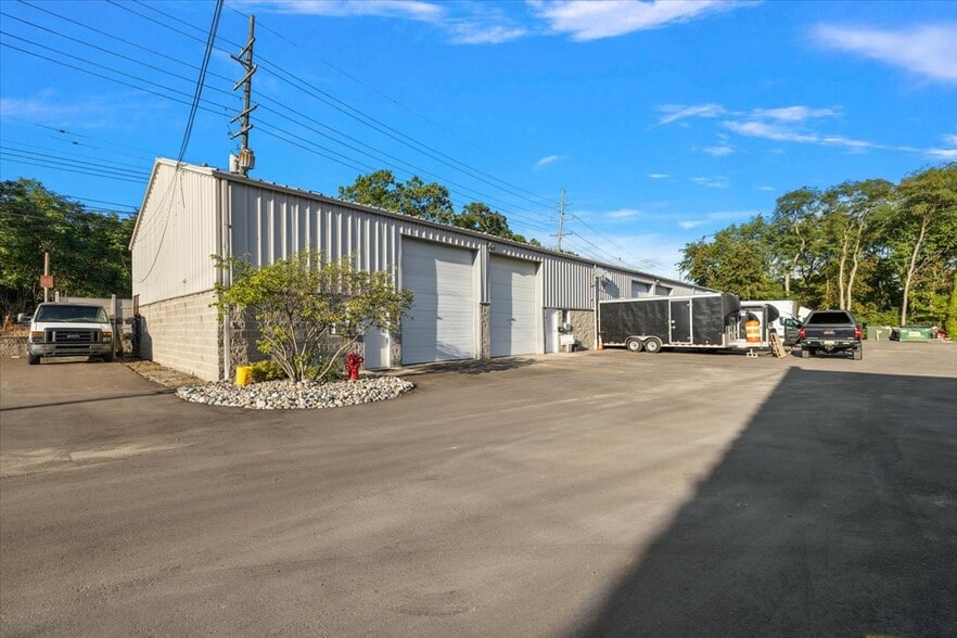 More Photos Of 850 York St, Plymouth Flex For Sale