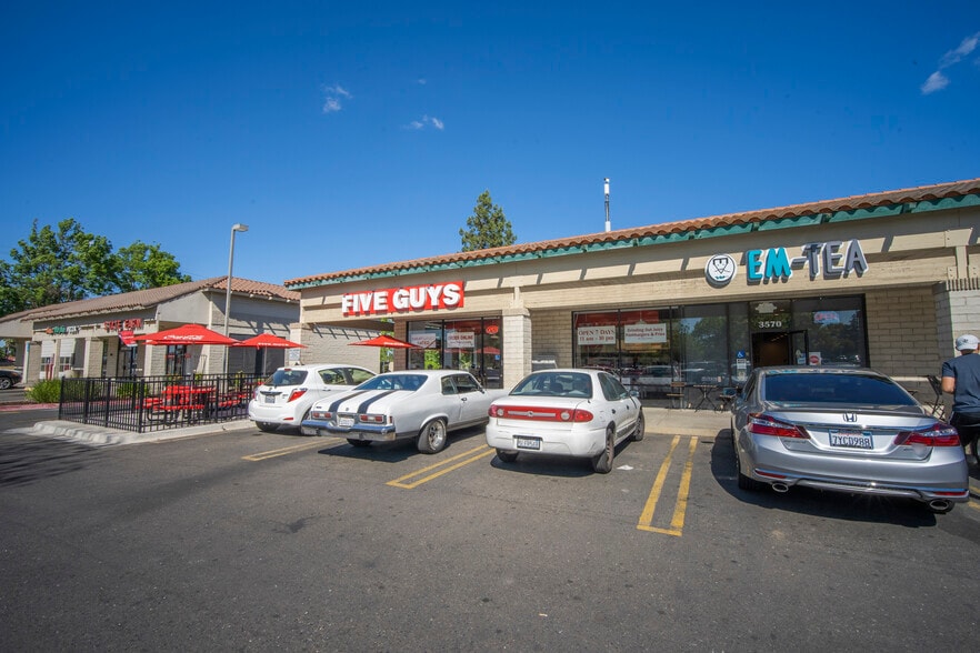 Primary Photo Of 3518-3572 G St, Merced Unknown For Lease