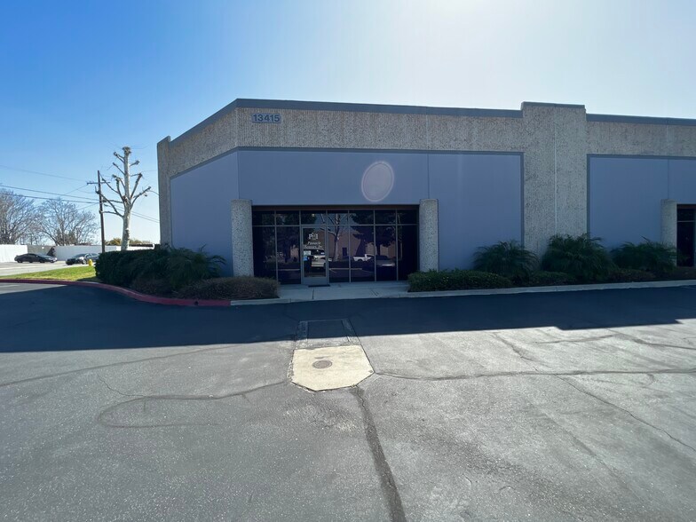 More Photos Of 13415 5th St, Chino Warehouse For Lease