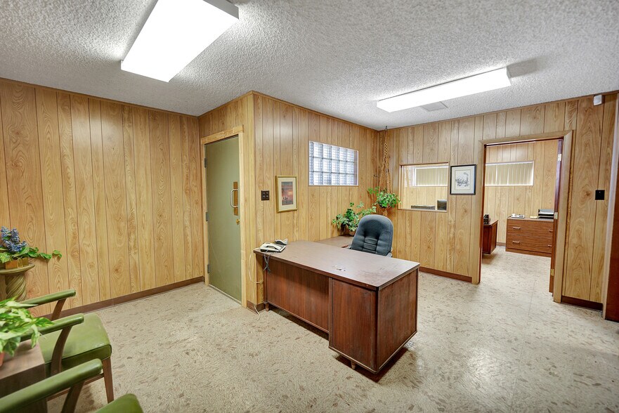 More Photos Of 501 Hillcrest Ave, Odessa Warehouse For Sale