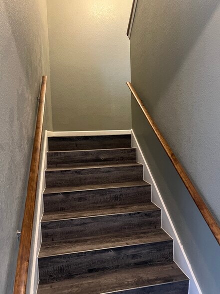 More Photos Of 15014 Iowa St, Austin Industrial For Sale