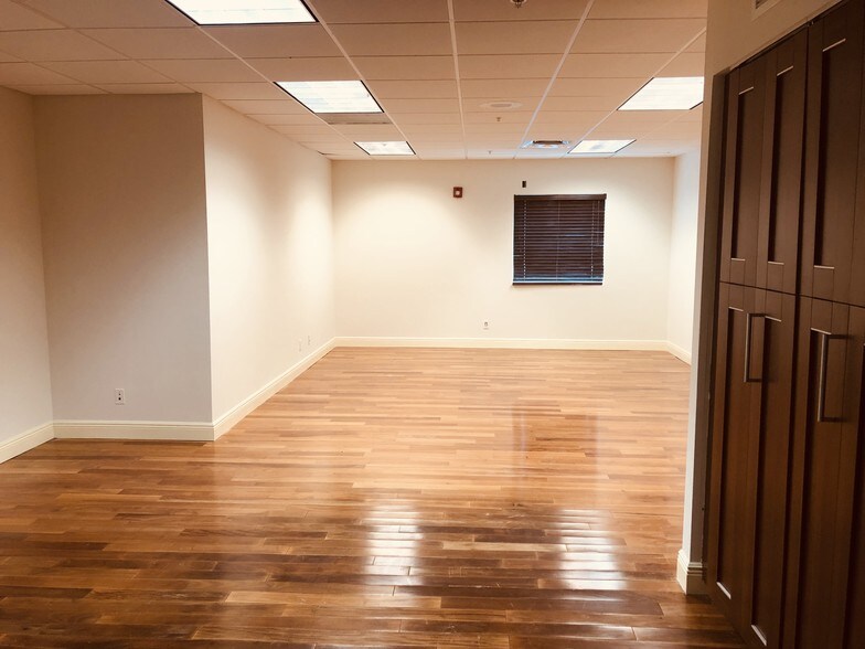 More Photos Of 1100 S Powerline Rd, Deerfield Beach Light Distribution For Sale