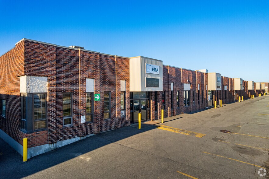 More Photos Of 1100-1240 Rue Beaulac, Montréal Showroom For Lease