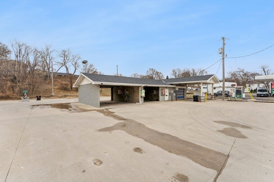 More Photos Of 630 W Elkhorn St, Arlington Freestanding For Sale