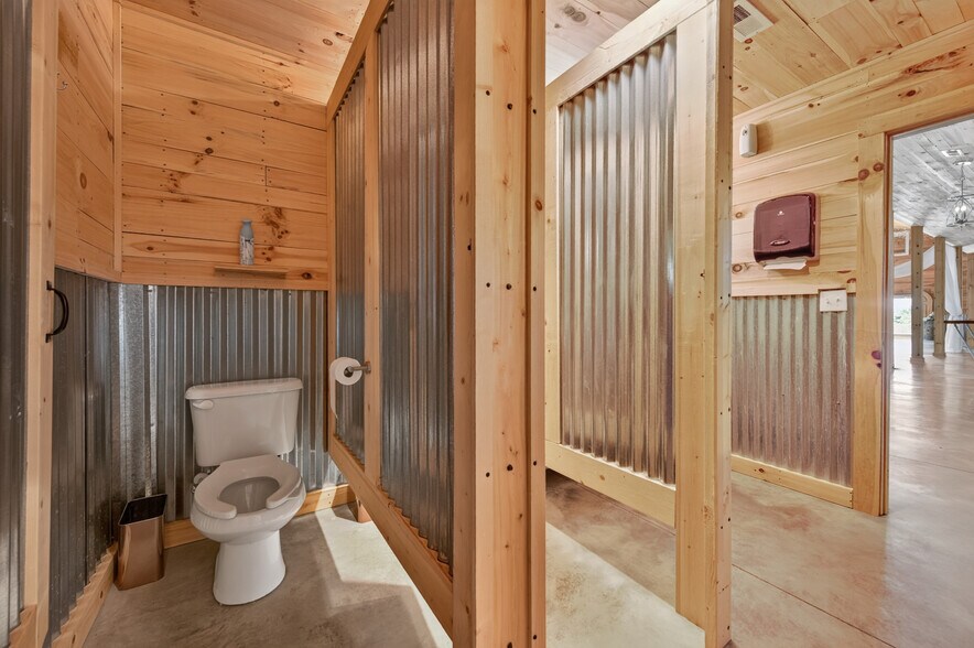 More Photos Of 639 Wagon Wheel Rd, Elk Creek Lodge Meeting Hall For Sale