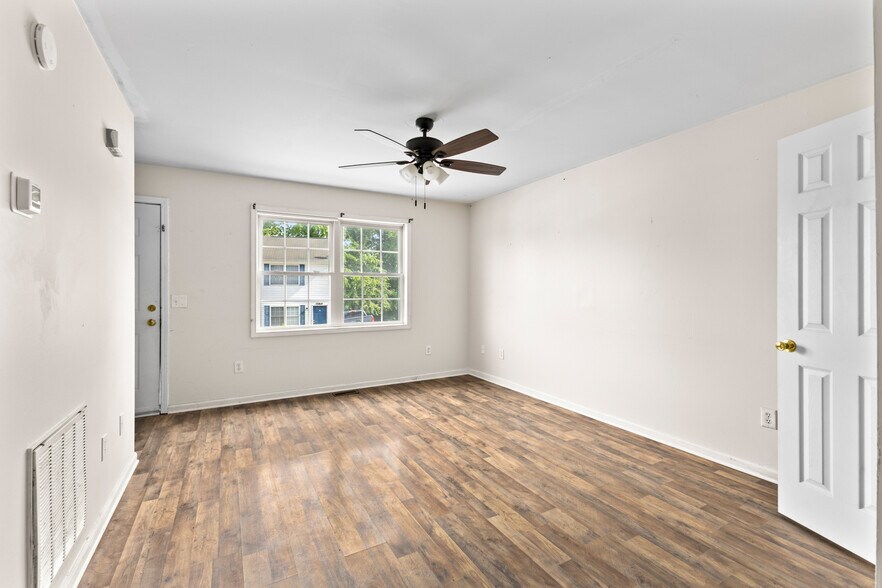 More Photos Of 265 Hallock Pl, Abingdon Multifamily For Sale