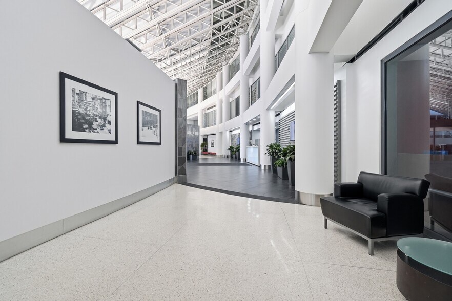 More Photos Of 101 W Main St, Norfolk Office For Lease