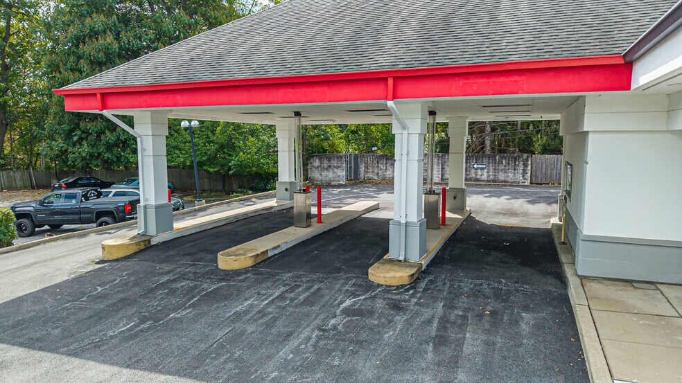 More Photos Of 414 W Lancaster Ave, Devon Bank For Lease