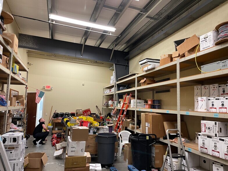 More Photos Of 3239 Old Winter Garden Rd, Orlando Flex For Sale