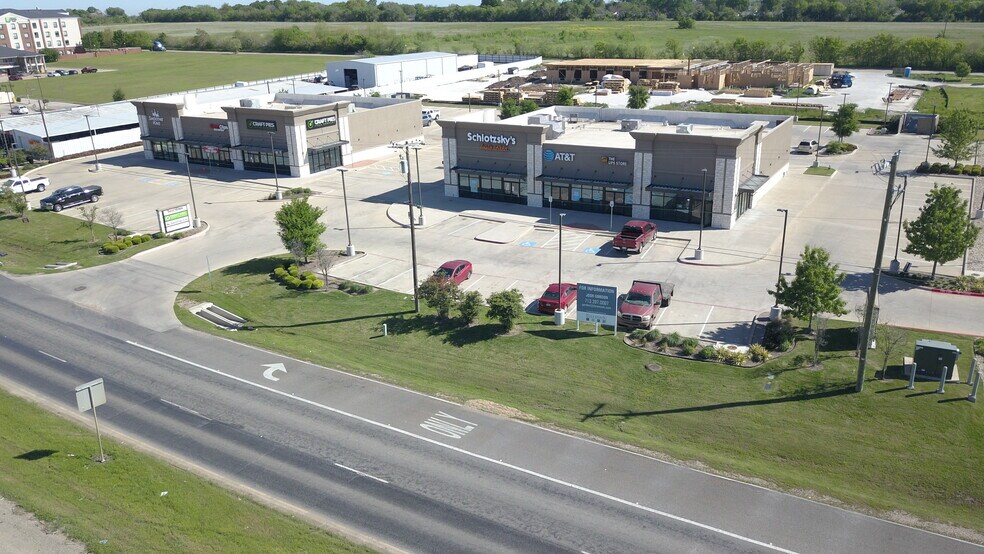 More Photos Of 402 N Interstate Highway 45, Ennis Storefront Retail Office For Lease
